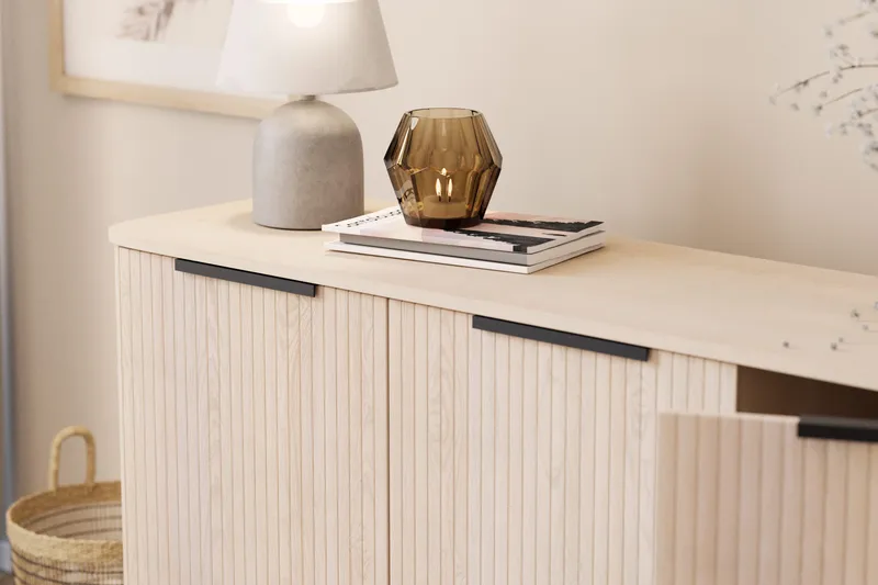 Kopparbo Sideboard Vitlaserad Ek - Ljust vitlaserat ekträ - Products - Förvaring - Förvaringsmöbler - Sideboard & skänk