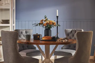 Lyon Matgrupp 120 cm Rund inkl 4 Bergviken Stolar - Brun/Vit - Products - Möbler - Bord & matgrupp - Matgrupp