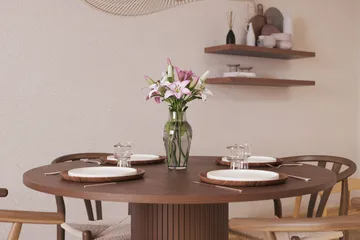 Noira Matgrupp 120 cm Massiv Valnöt Rund med 4 Dastoori Matstol - 2220070-4,2098428-1 - Brun / Beige / Valnöt - Products - Möbler - Bord & matgrupp - Matgrupp