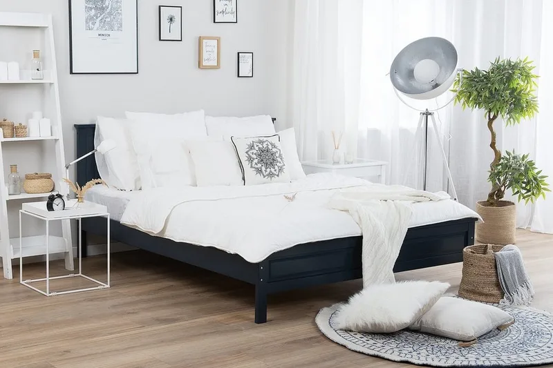 Olivet Sängram 140x200 cm - Blå - Products - Möbler - Säng - Sängram & sängstomme