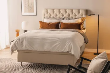 Oslo Lyx Sängpaket Boucle 140x200 Djuphäftad gavel - Beige - Products - Möbler - Säng - Kontinentalsäng
