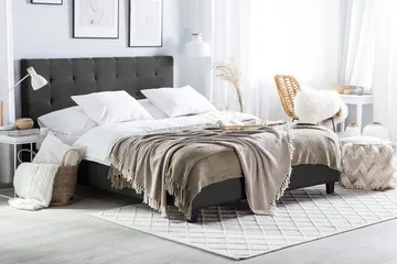 Rochelle Sängram 140x200  Svart - Svart - Products - Möbler - Säng - Sängram & sängstomme