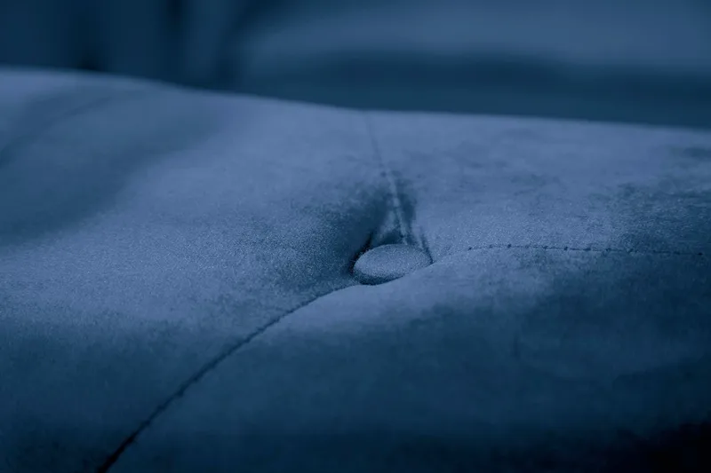 Chesterfield Lyx 2-sits Liten sammetssoffa - Djup soffa 160 cm bred - Blå Sammet - Products - Möbler - Soffa - Sammetssoffa