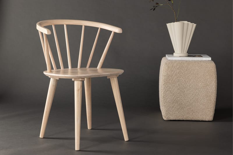 Bobby Karmstol med Armstöd - Vitlaserad / Gummiträ - Products - Möbler - Fåtölj & stolar - Karmstol