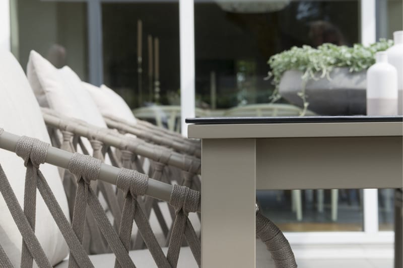 Hillerstorp Jet Set Matbord Utomhus 90 cm Beige - Beige - Products - Utemöbler & utemiljö - Utebord & trädgårdsbord - Matbord utomhus
