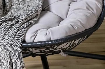 Edinburgh Hängstol Utomhus med Dyna - Svart - Products - Utem öbler & utemiljö - Utestol & trädgårdsstol - Hängfåtölj & hängstol utomhus