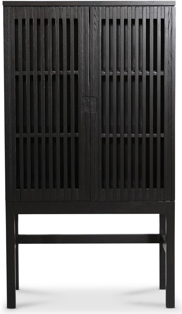 Level sk�p i svartbetsad ek med ribbade d�rrar