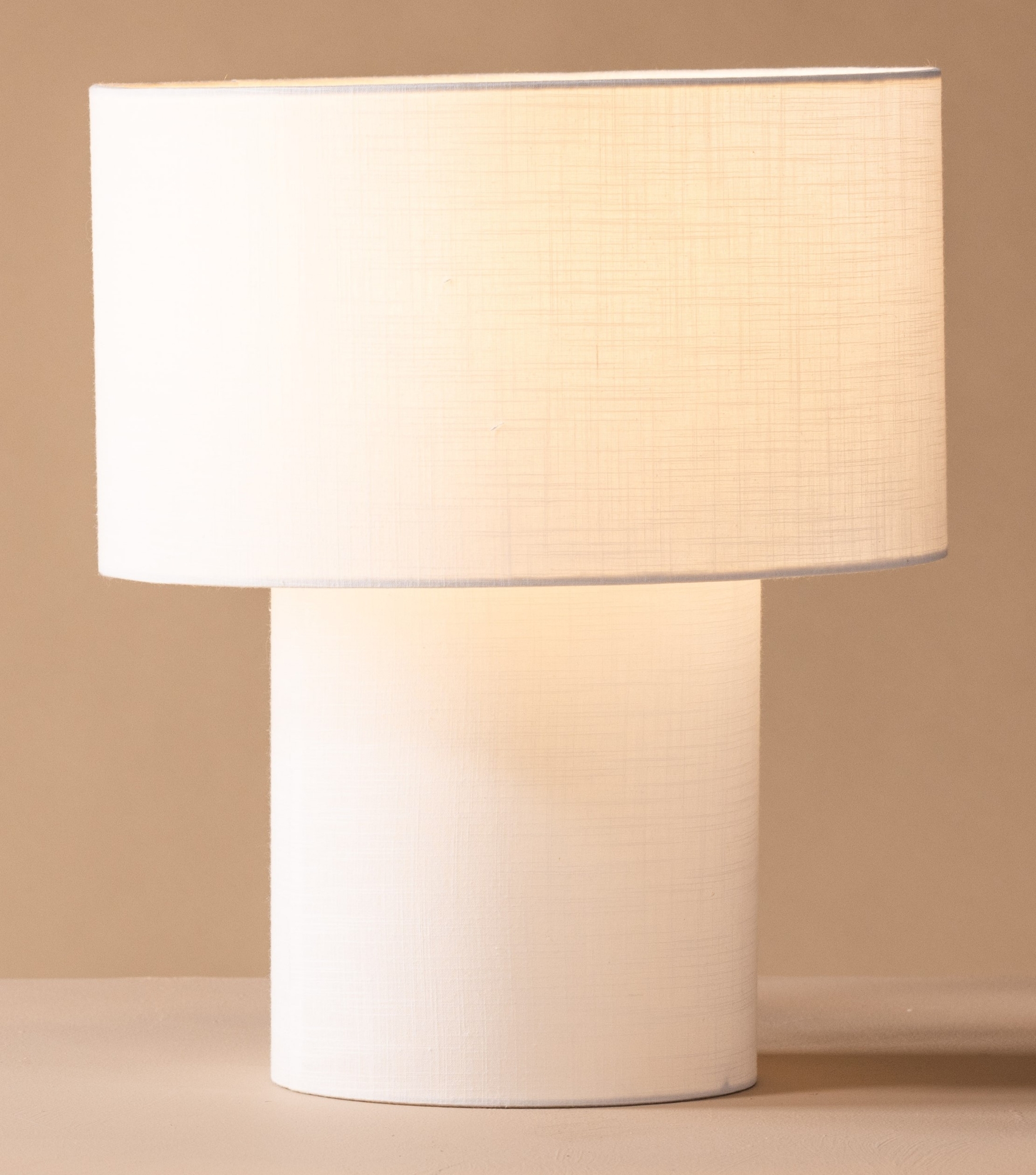 Globia bordslampa - Beige Globia bordslampa - Beige