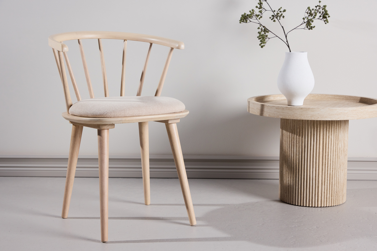 Matstol Bobby i whitewash gummiträ - beige dyn Matstol Bobby i whitewash gummiträ - beige dyn