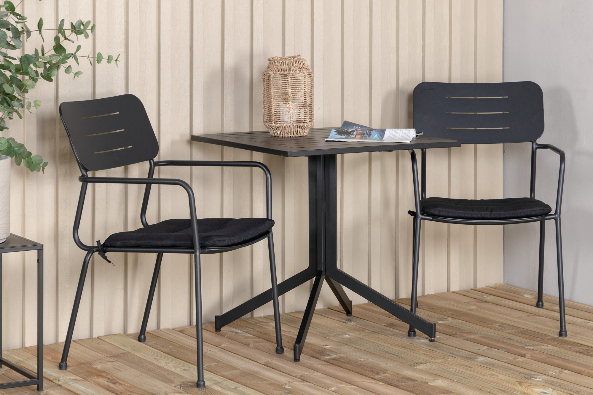 Way caféset med 2 st Nicke stolar - Svart Way caféset med 2 st Nicke stolar - Svart