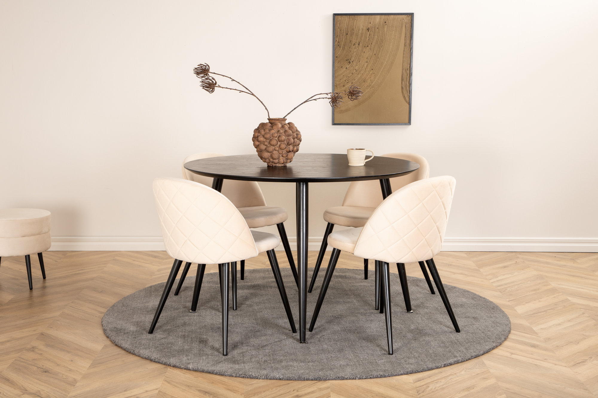 Dipp matgrupp med 4 st Velvet stolar - Svart/Beige Dipp matgrupp med 4 st Velvet stolar - Svart/Beige