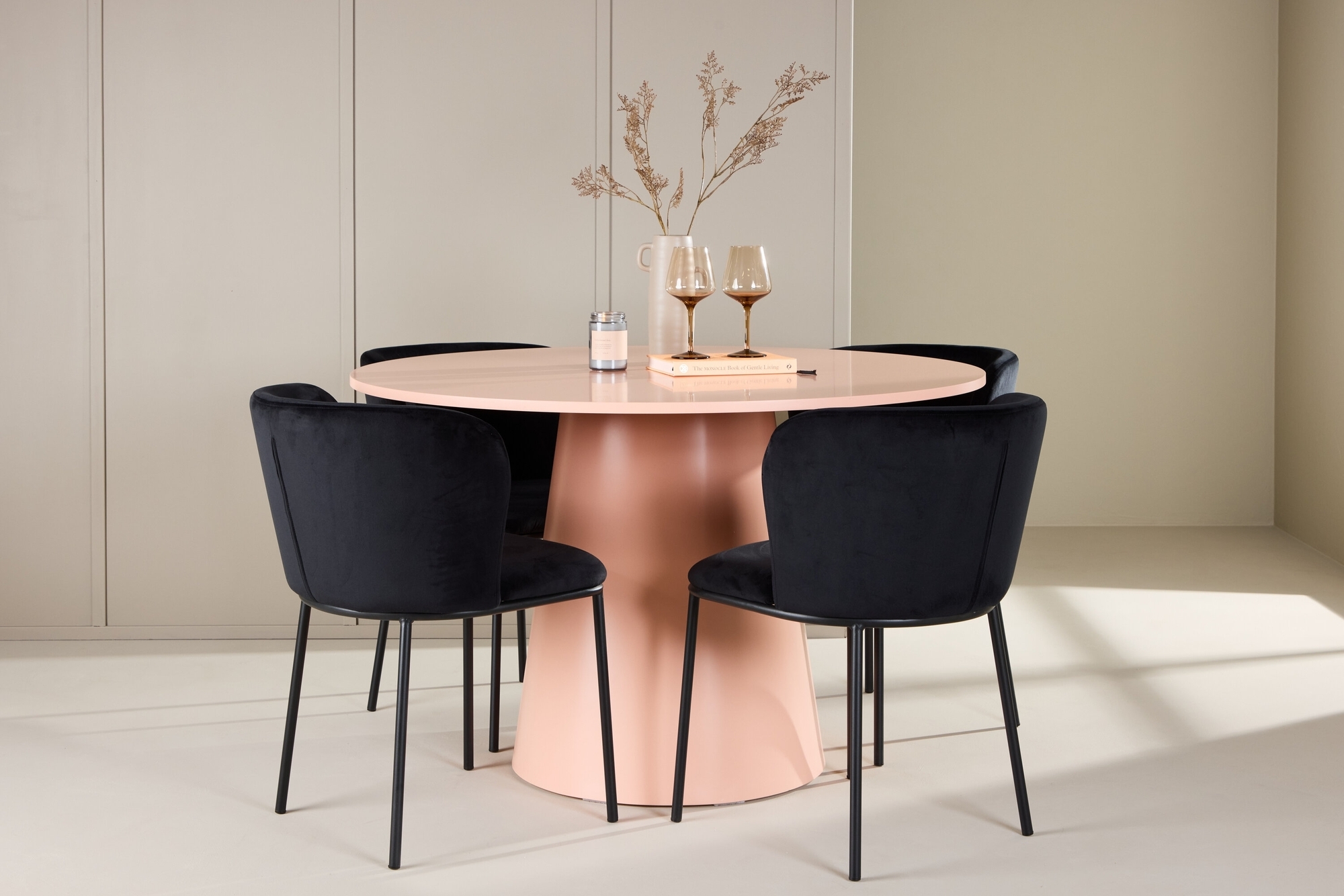 Matbord Lanzo med 4 st Edina stolar - Svart/rosa + 4.00 x