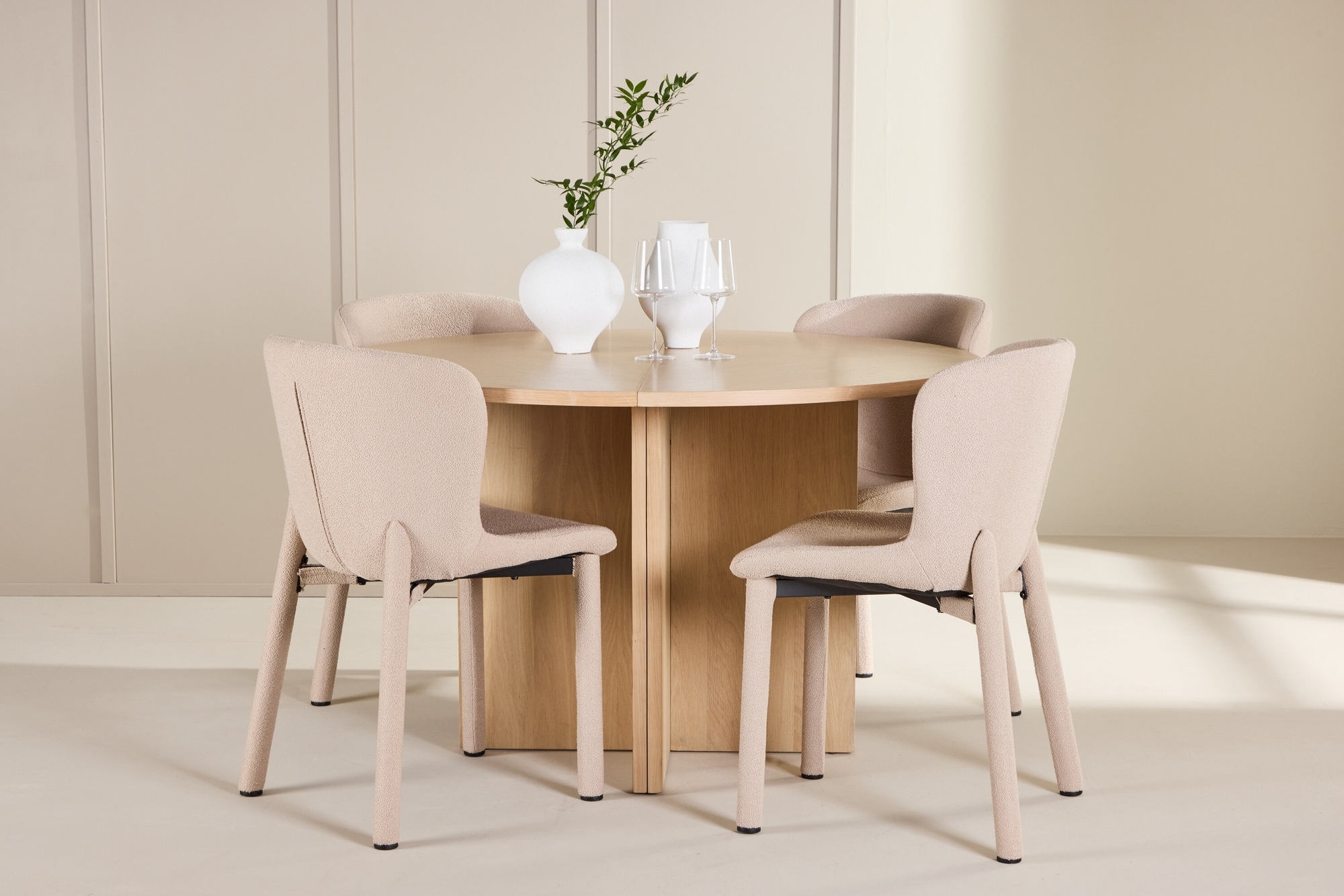 Matbord Strada med 4 st Astoria stolar - Beige/whitewash + 4.00 x Stolsdyna