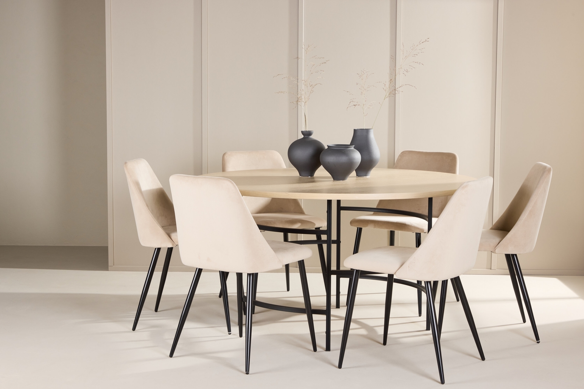 Matbord Copenhagen med 6 st Night stolar - Beige/svart/whitewash + 6.00 x Stolsdyna Matbord Copenhagen med 6 st Night stolar - Beige/svart/whitewash + 6.00 x Stolsdyna