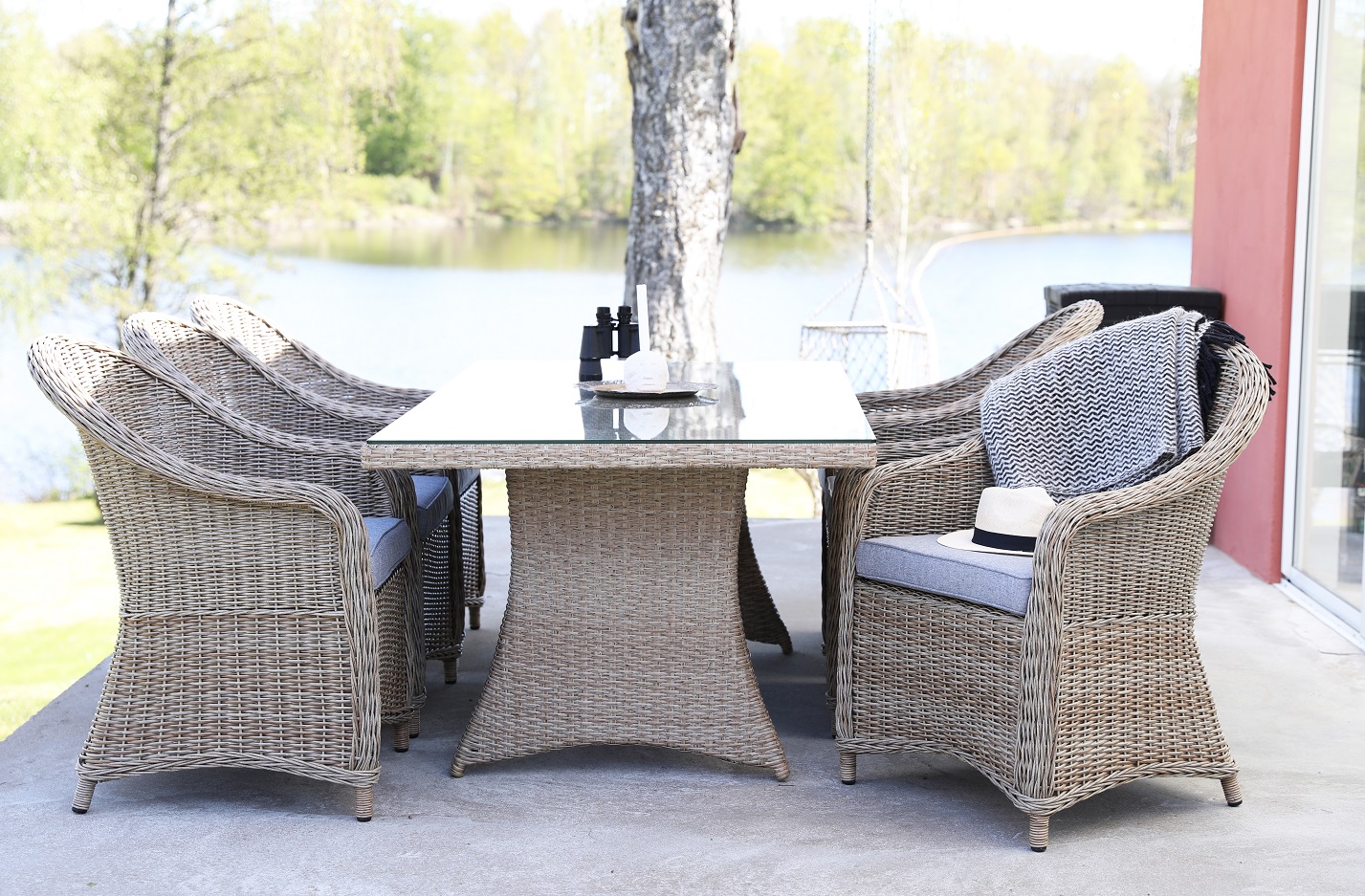 Matgrupp Sienna: Matbord inklusive 6 st Mercury fåtöljer Matgrupp Sienna: Matbord inklusive 6 st Mercury fåtöljer