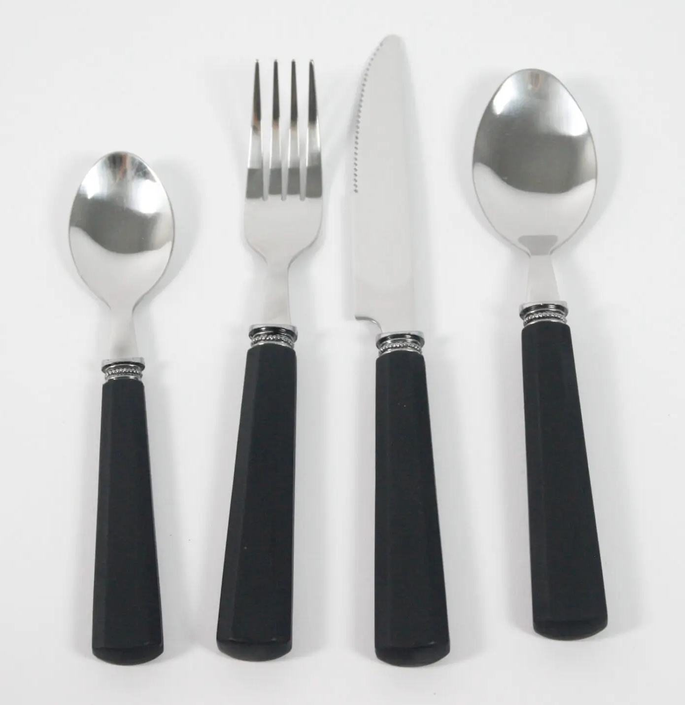 Sonja Bestekset 24-delig - Zwart Sonja Bestekset 24-delig - Zwart