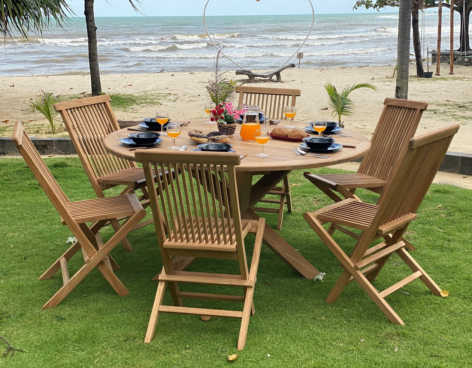 Eetgroep Salt�: Salt� ronde tafel �150 cm inclusief 6 teakhouten stoelen