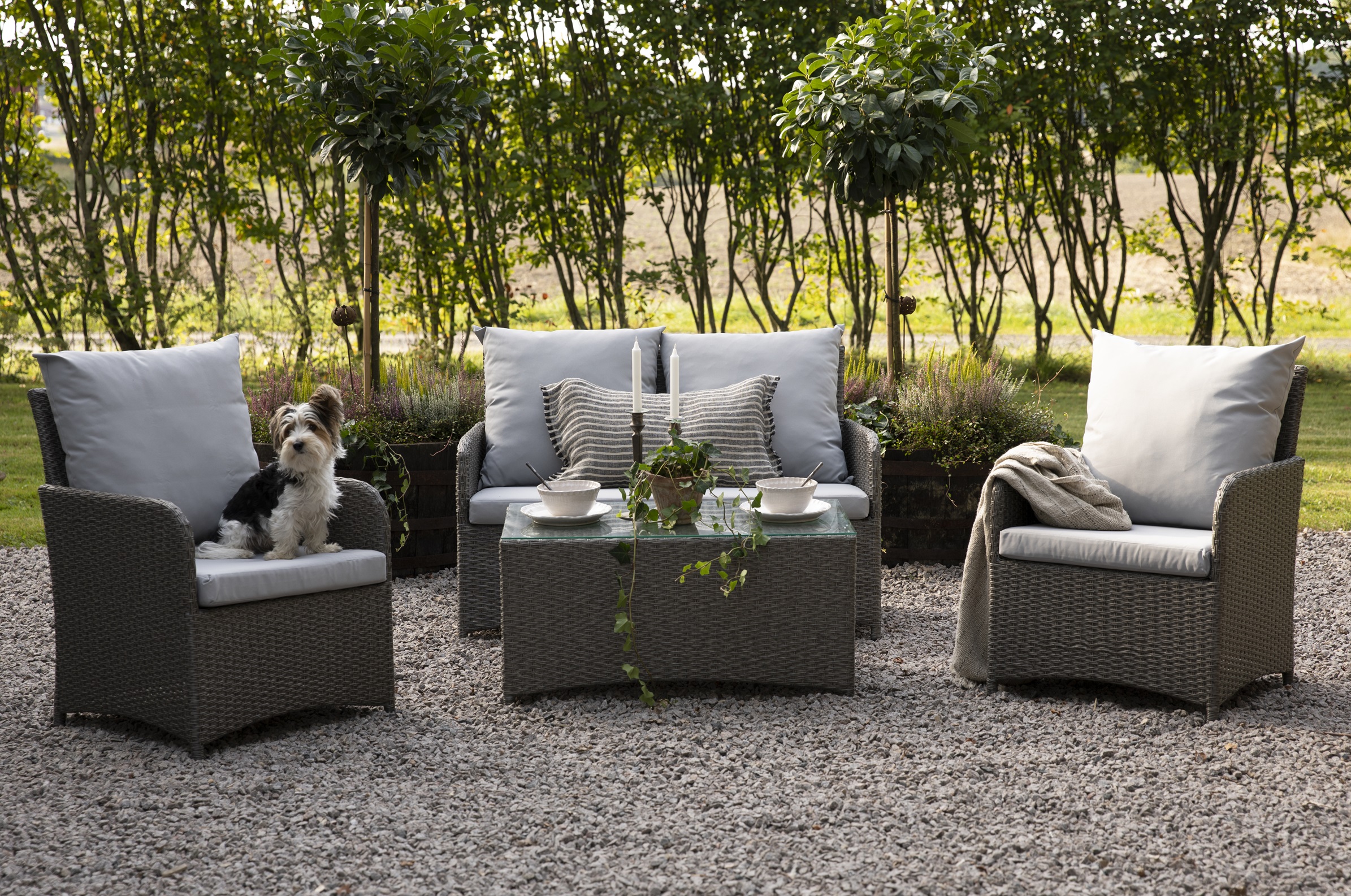 Valencia loungegrupp i konstrotting med grå dynor Valencia loungegrupp i konstrotting med grå dynor