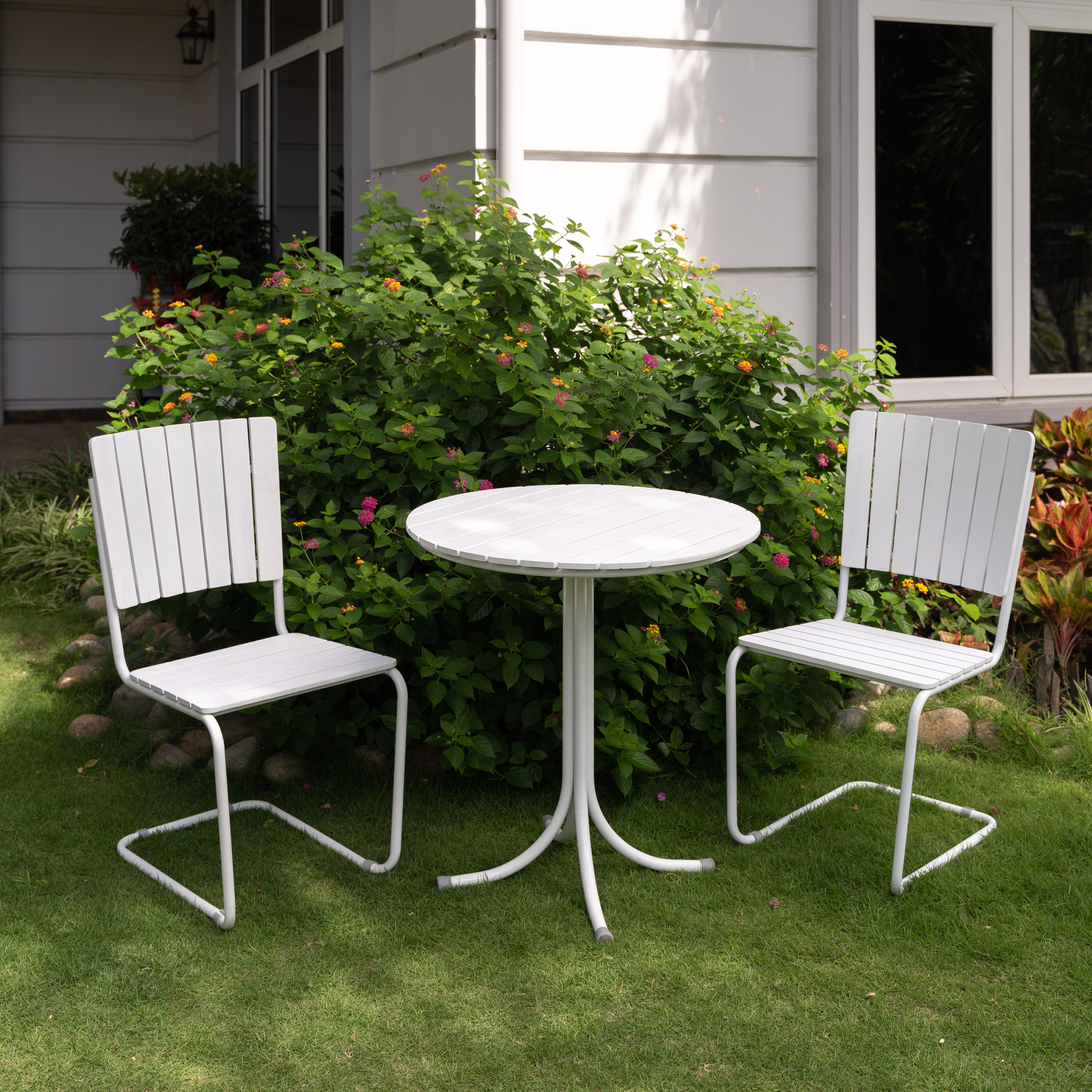 Holm� balkongset: 2 st stolar med runt bord