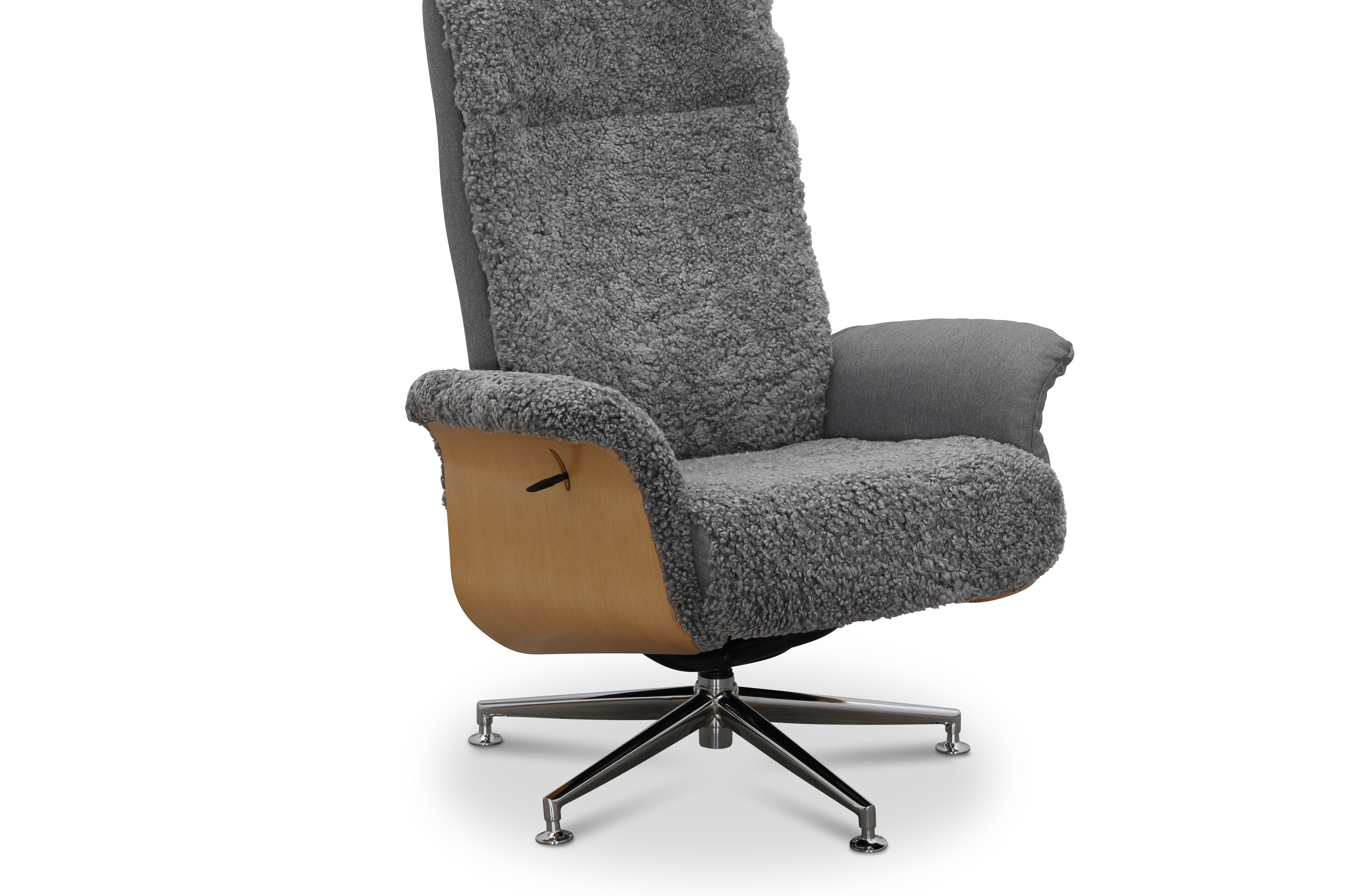 Reclinerfåtölj med fotpall i äkta fårskinn ek/grafitgrå - Ulla + Möbeltassar Reclinerfåtölj med fotpall i äkta fårskinn ek/grafitgrå - Ulla + Möbeltassar