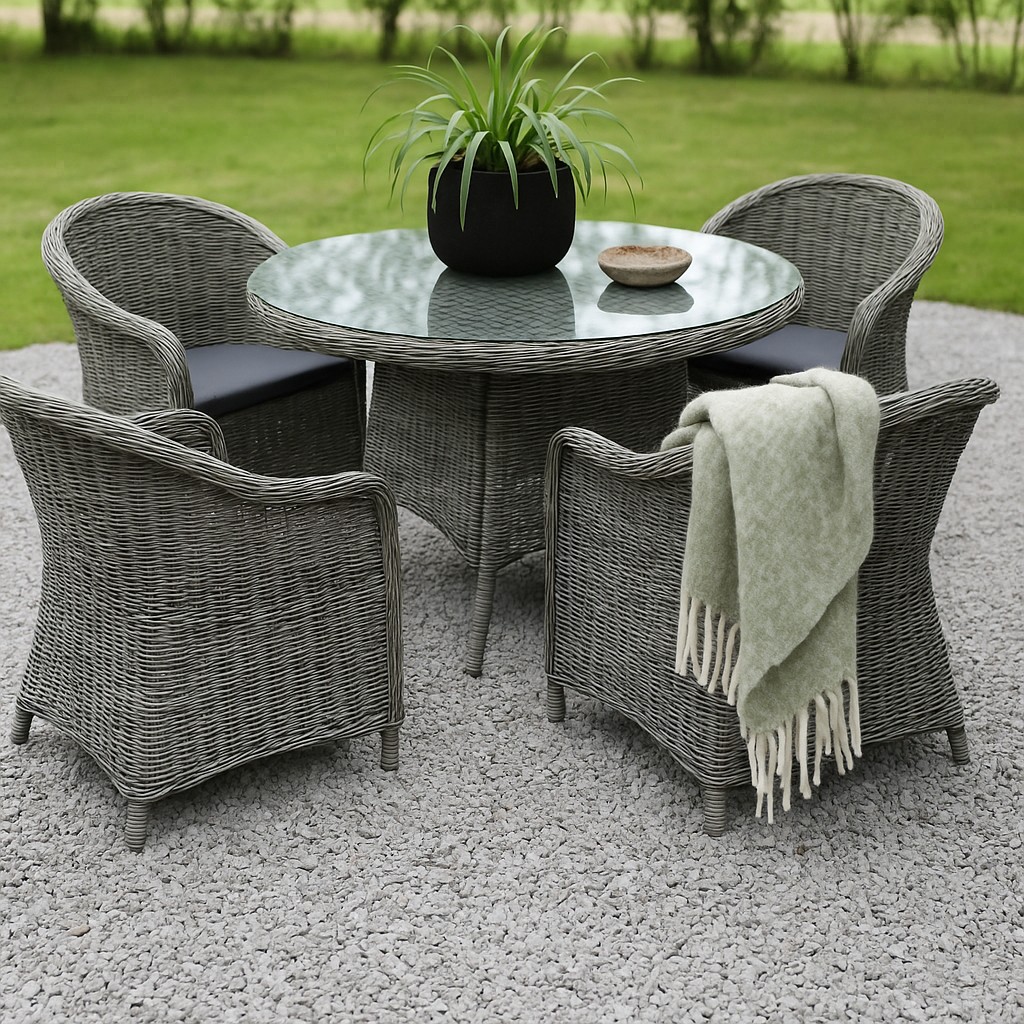 Jacksonville utematgrupp; 110 cm runt bord inkl 4 st Mercury fåtöljer grå konstrotting Jacksonville utematgrupp; 110 cm runt bord inkl 4 st Mercury fåtöljer grå konstrotting