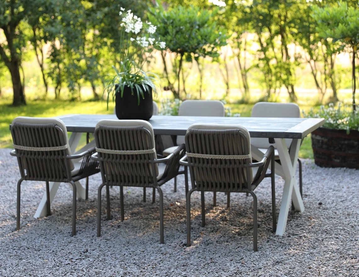 Utematgrupp; Matbord 220 cm med 6 st stapelbara karmstolar Utematgrupp; Matbord 220 cm med 6 st stapelbara karmstolar