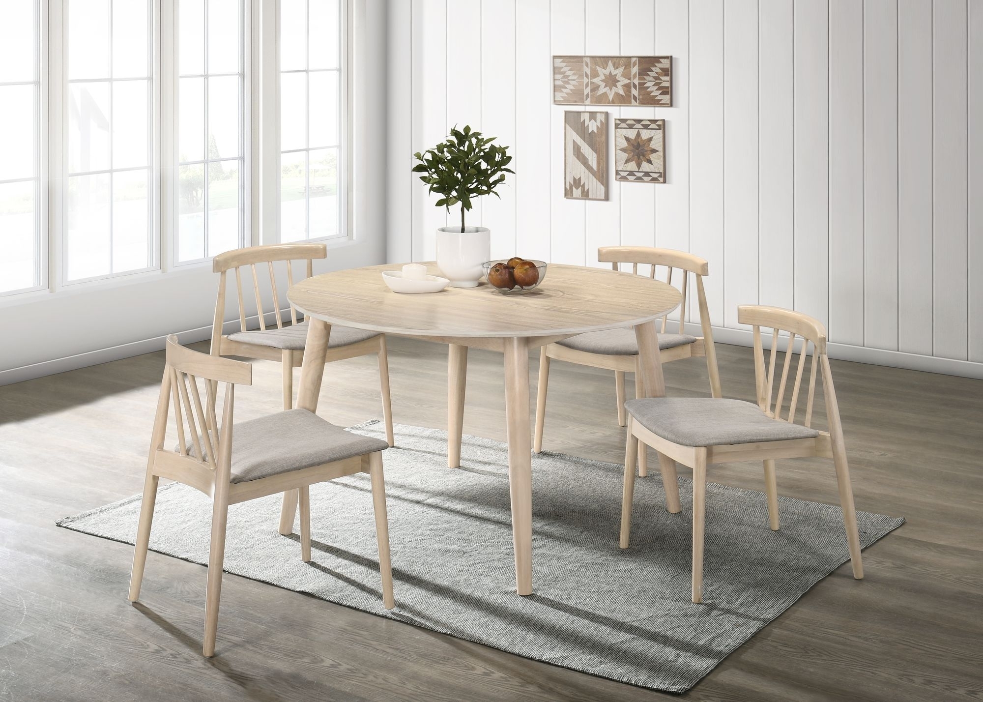 Florence matgrupp i whitewash; runt matbord med 4 st Florence stolar