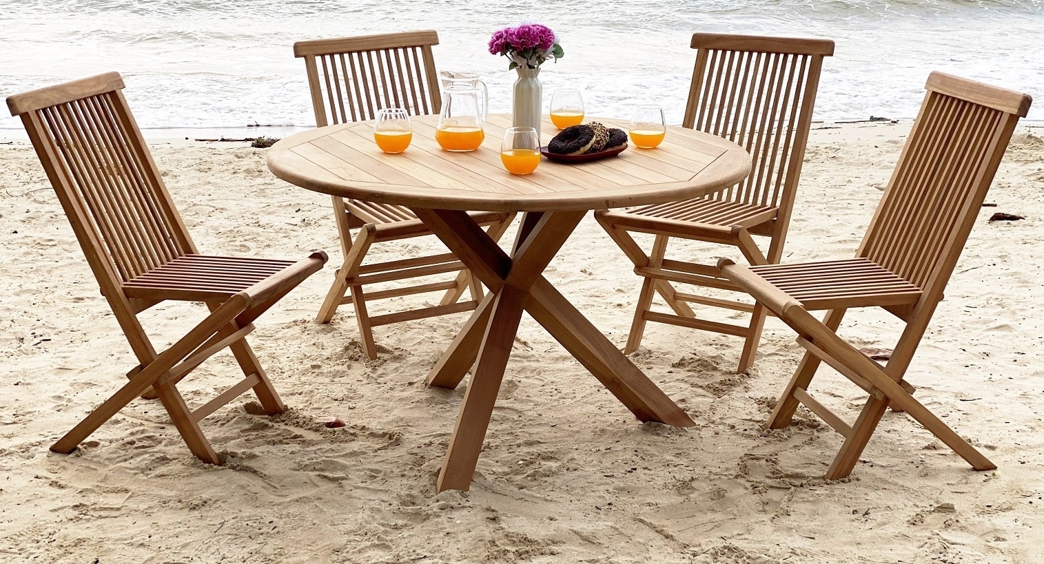Matgrupp Salt�: Salt� runt bord �120 cm inklusive 4 st teakstolar