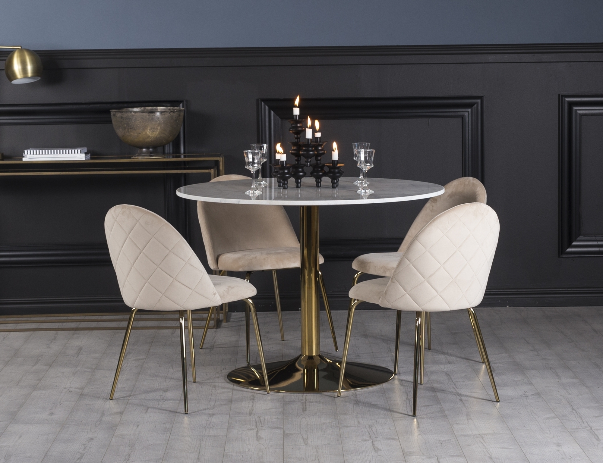 Plaza matgrupp, marmorbord med 4 st Plaza sammetsstolar - Beige/Vit/M�ssing