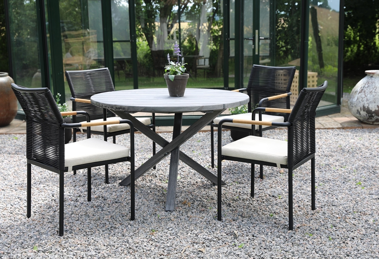 Scottsdale utematgrupp runt bord med 4 st Skan�r karmstolar - Svart/Gr�/Teak