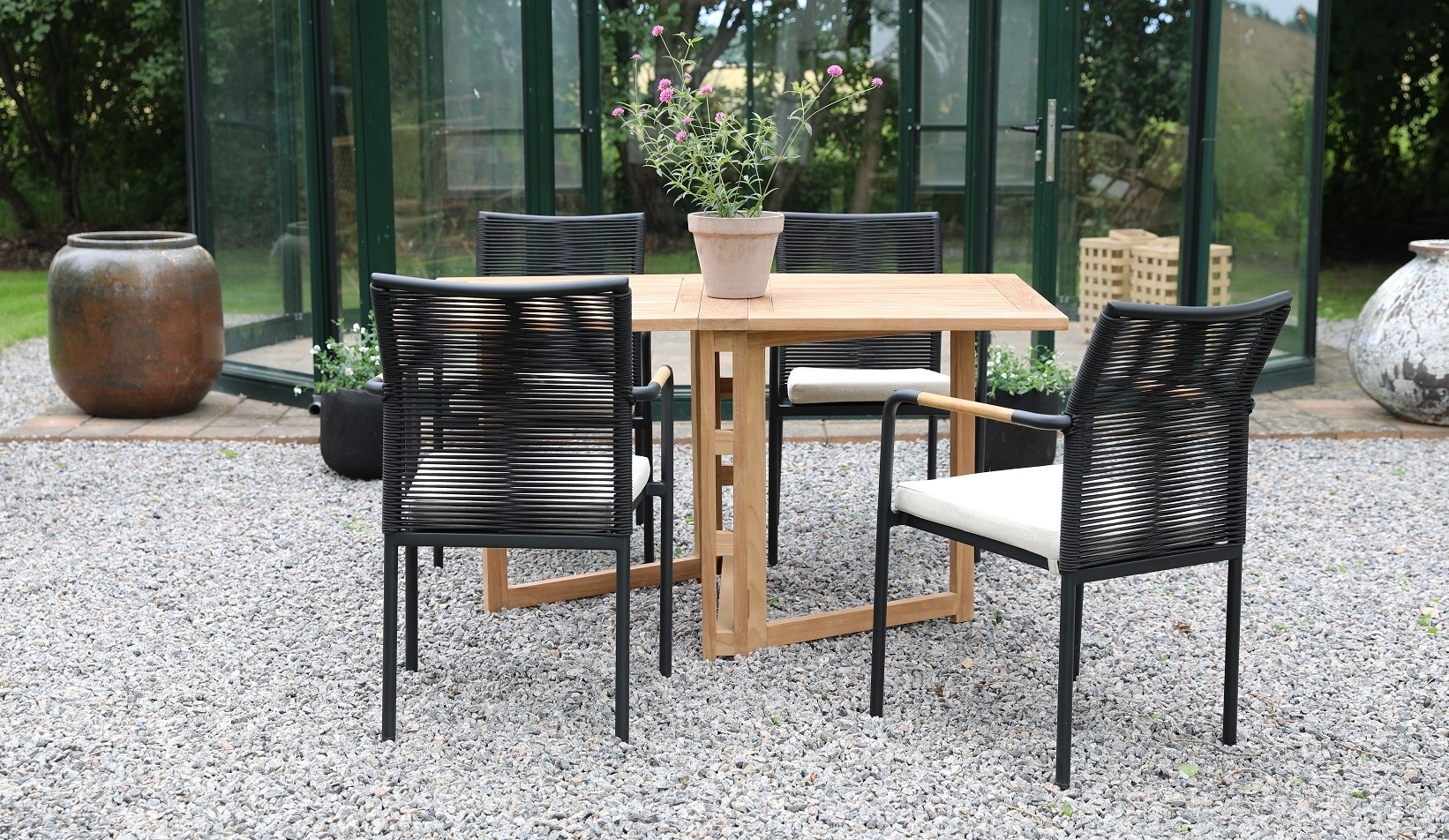 Utegrupp; klaffbord med 4 st Skan�r karmstolar