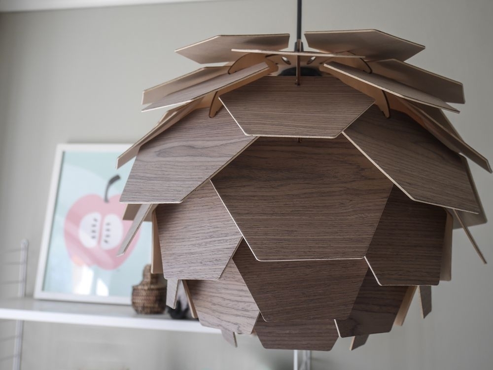 Paris taklampa i valn�t