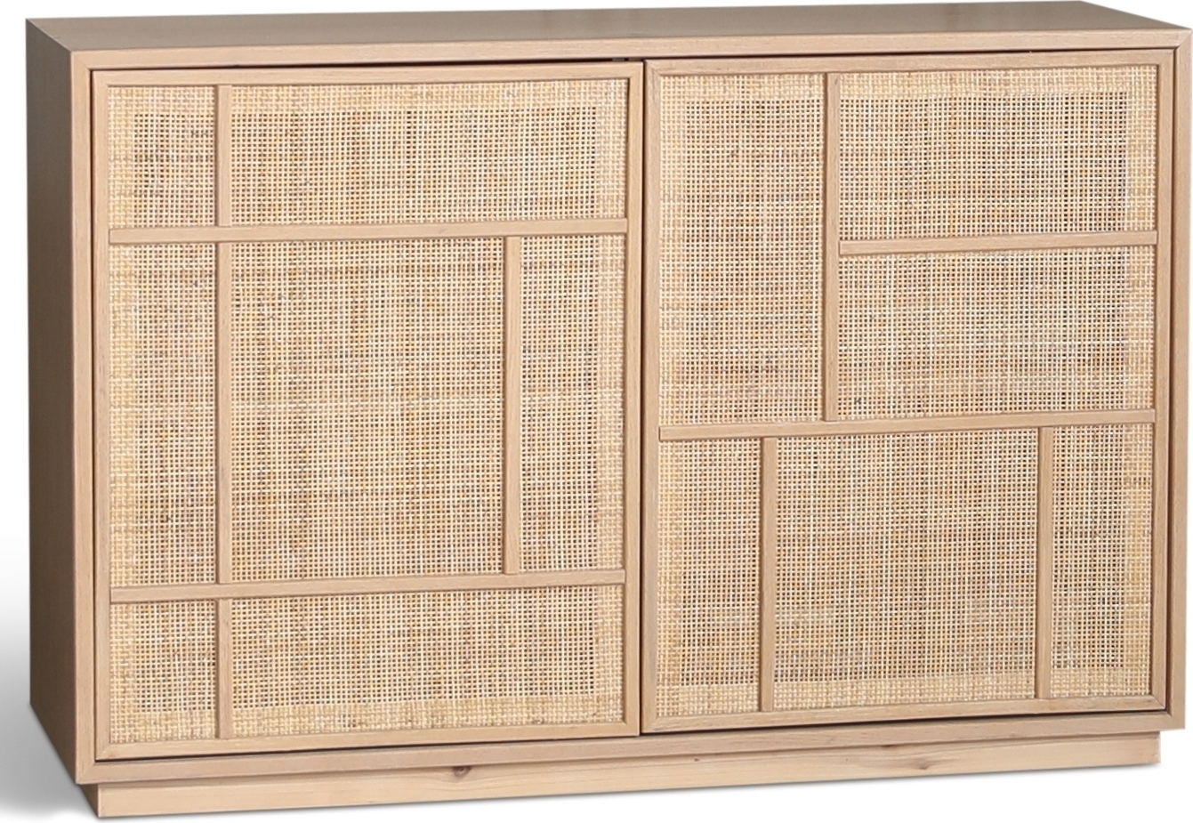 Sideboard med f�rvaring och rottingd�rrar 120 cm bred - Stockholm