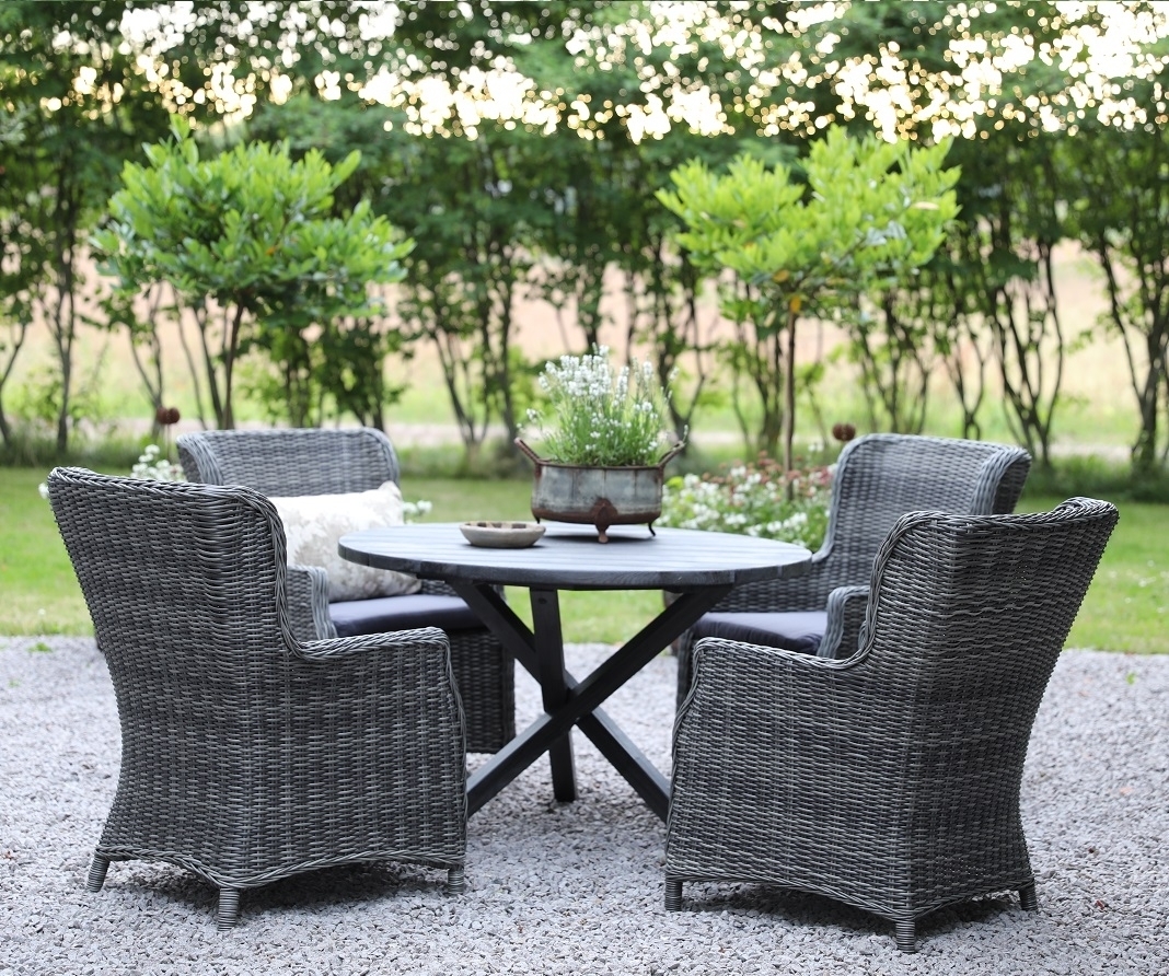 Matgrupp Mercury: Scottsdale runt bord i shabby Chic gr� inklusive 4 st Jacksonville f�t�ljer gr� konstrotting