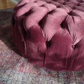 Kundbild Chesterfield Cambridge sittpuff - Roströd sammet: Så snygg! Känns lyxig i tyget.