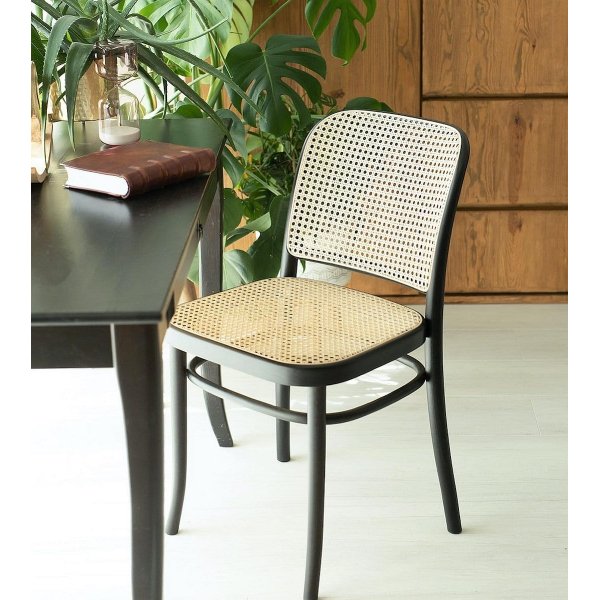 Chaise de salle à manger No 811 avec assise et dossier en rotin - Couleur du cadre en option Chaise de salle à manger No 811 avec assise et dossier en rotin - Couleur du cadre en option