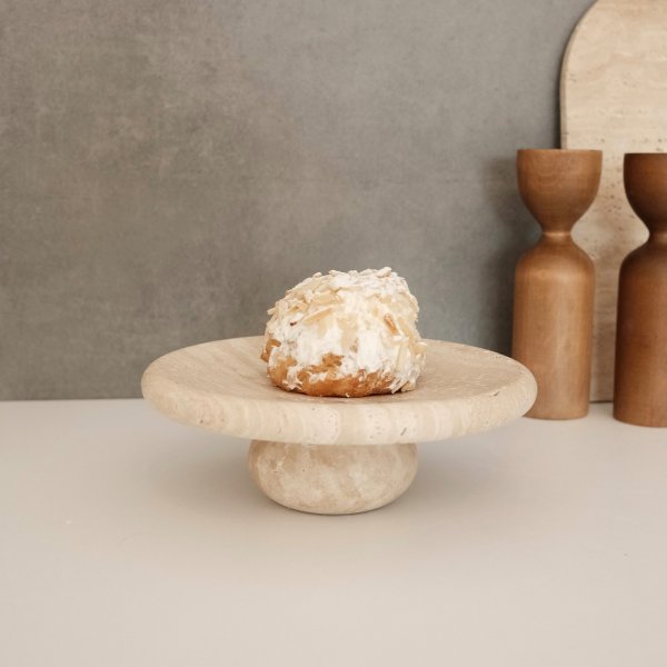 Kakfat i beige Travertinmarmor