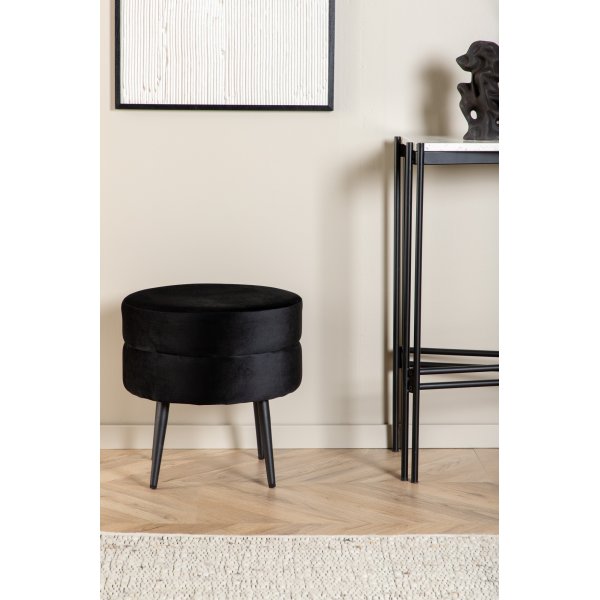 Mariana sittpuff - Svart sammet Mariana sittpuff - Svart sammet