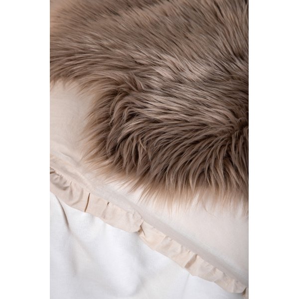 Katy fäll 60 x 90 cm - Brun fuskpäls Katy fäll 60 x 90 cm - Brun fuskpäls