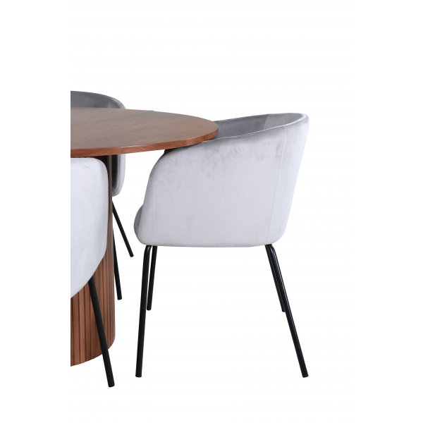 Bianca Matgrupp runt valnt matbord med 4 st Berit gr stolar