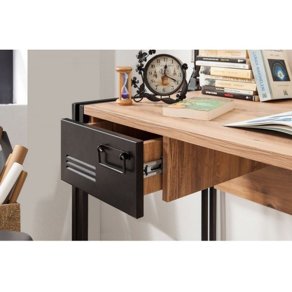 Cosmo Siesta skrivbord 139x60 cm - Furu/svart Cosmo Siesta skrivbord 139x60 cm - Furu/svart