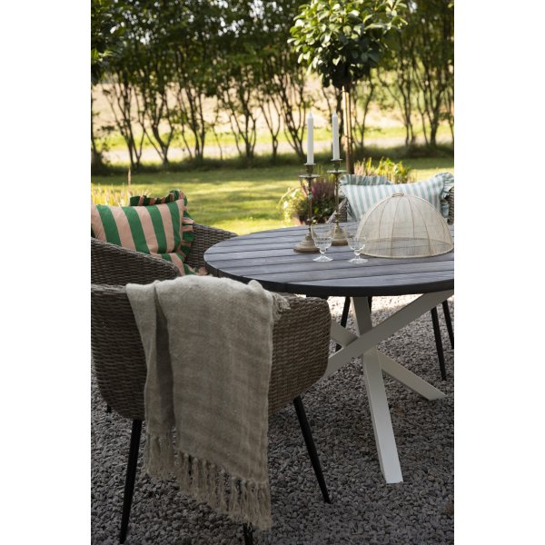 Matgrupp Aster: Runt bord Ø112 cm med 4 st karmstolar Matgrupp Aster: Runt bord Ø112 cm med 4 st karmstolar