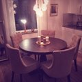 Ett vackert och rejält bord! Lamier runt matbord i Accacia - 120/170cm i diameter