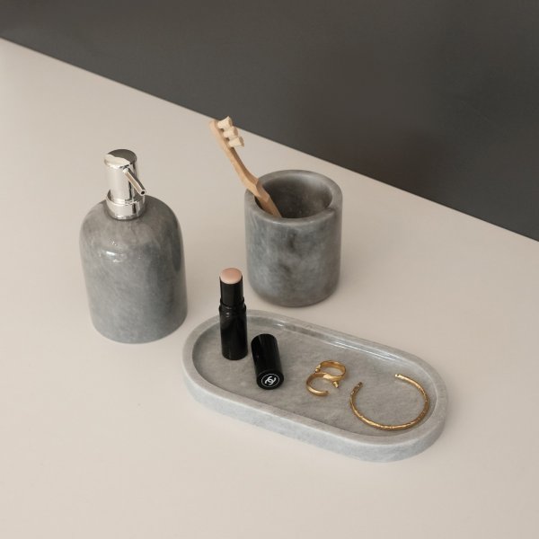 Badrumsset i grå marmor från Verona med 3 delar Badrumsset i grå marmor från Verona med 3 delar