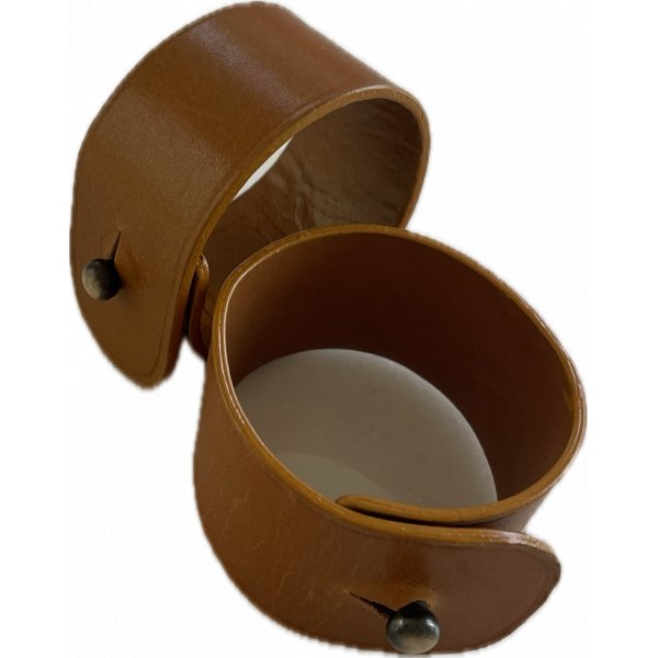 Servetring leer met bolgesp