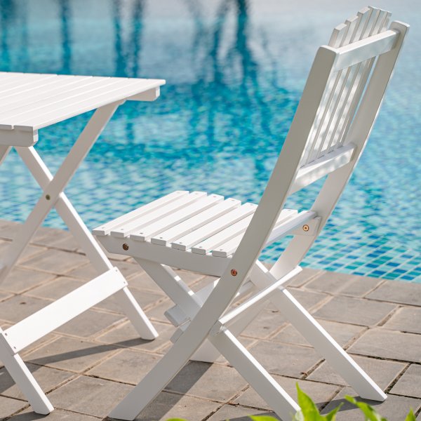 Table de groupe d\\\'extérieur Wilma 65 x 65 cm avec 2 chaises Visby - Blanc Table de groupe d\\\'extérieur Wilma 65 x 65 cm avec 2 chaises Visby - Blanc