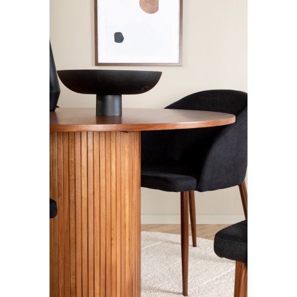 Bianca Matgrupp runt valnöt matbord med 4 st Arch svart stolar Bianca Matgrupp runt valnöt matbord med 4 st Arch svart stolar