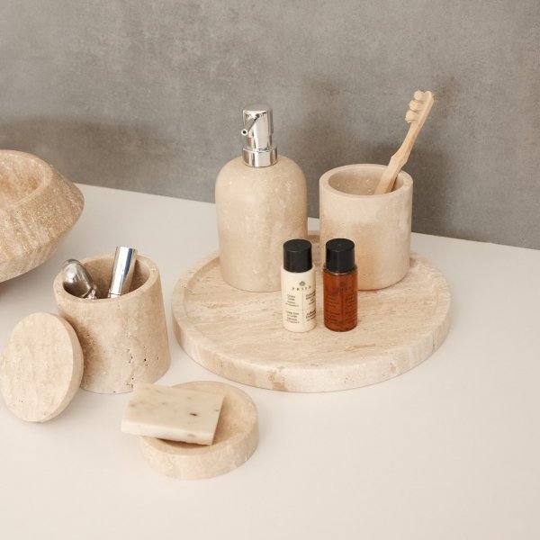 Badrumsset i beige Travertinmarmor med 5 delar