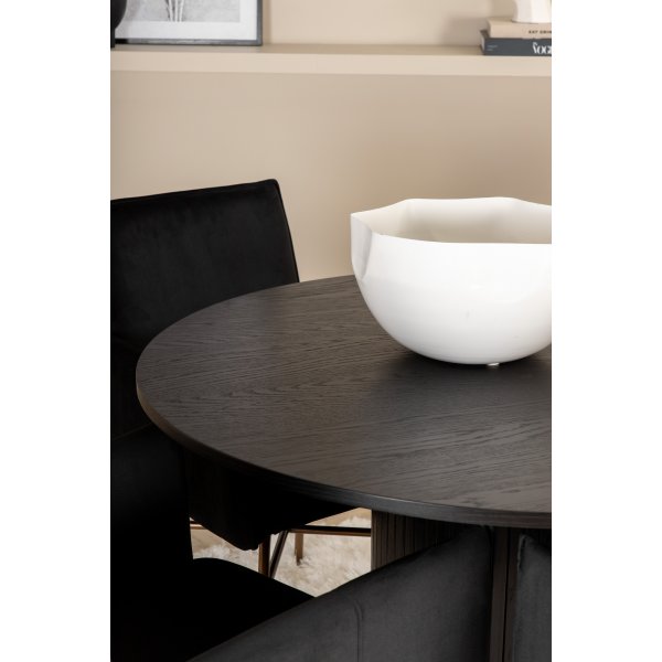 Bianca Matgrupp runt svart matbord med 4 st Petra svart stolar Bianca Matgrupp runt svart matbord med 4 st Petra svart stolar