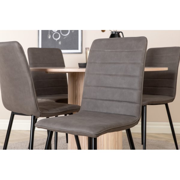 Bianca Matgrupp runt vitputsat matbord med 4 st Windu Lyx grå stolar Bianca Matgrupp runt vitputsat matbord med 4 st Windu Lyx grå stolar